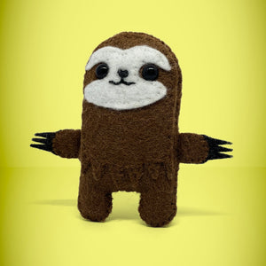 The front view of our handmade felt mini sloth toy stands 110mm high and is perfect for your kids to that with them on their adventures. Your little friend is small enough to fit in a pocket and comes with its own matchbox and bedding.